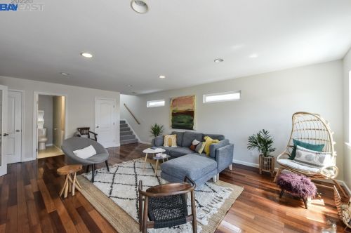 285 Stoakes Ave, San Leandro CA 94577-1735 exterior