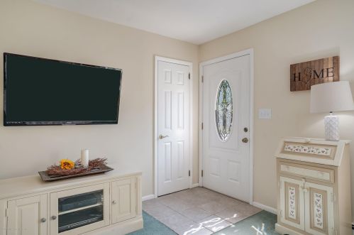 893 Lincoln St, Tinton Falls NJ 07701-5752 exterior