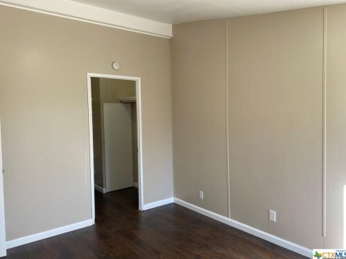 401 Troell St, Seguin TX 78155-7241 exterior