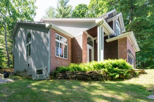 1 Crystal Ridge Dr, Ellington CT  06029-3050 exterior