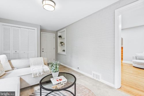 305 Melbourne Ave, Silver Spring MD 20901-2818 exterior