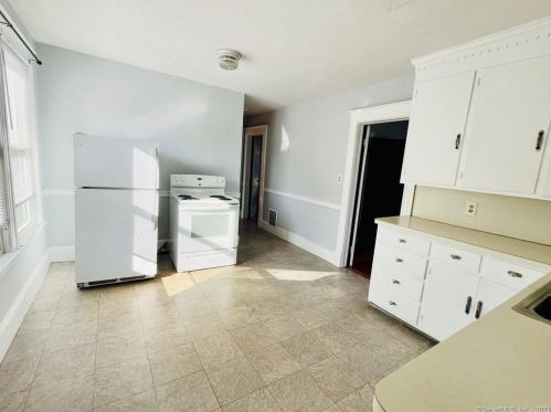 247 Bristol St, Southington CT  06489-4506 exterior