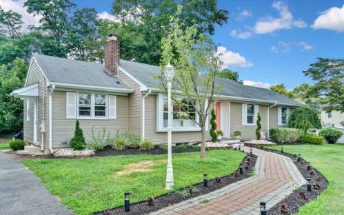 15 Robertsville Rd, East Freehold, NJ 07728-1820