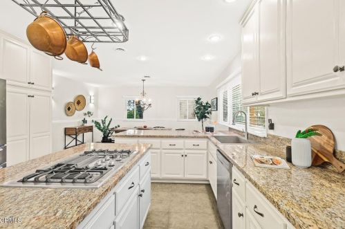 2512 Rockdell St, Glendale CA 91214-2221 exterior