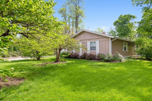 54 Oxford Dr, Half Day, IL 60069-3150