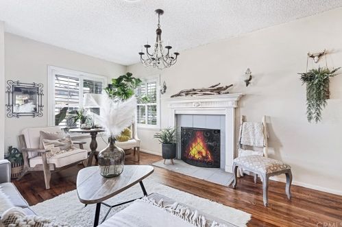 4858 139th St, Hawthorne, CA 90250-6549