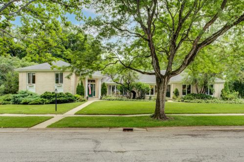 2416 Brookwood Dr, Homewood, IL 60422-1826