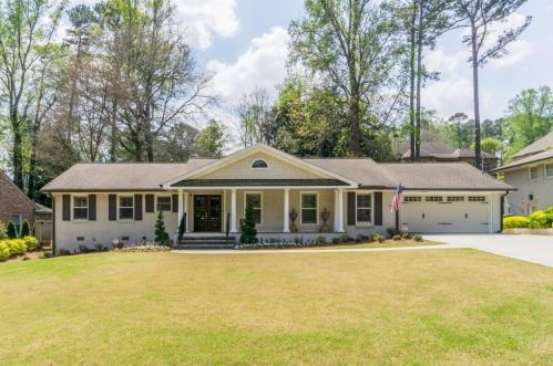 2553 Echo Dr, Atlanta GA  30345-3528 exterior