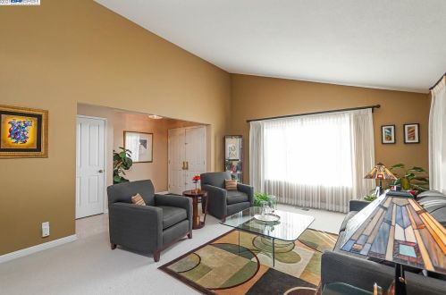 3495 Skyline Dr, Hayward, CA 94542-2619