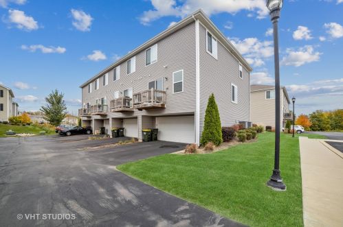 2330 Aurora Dr, Pingree Grove, IL 60140-6415