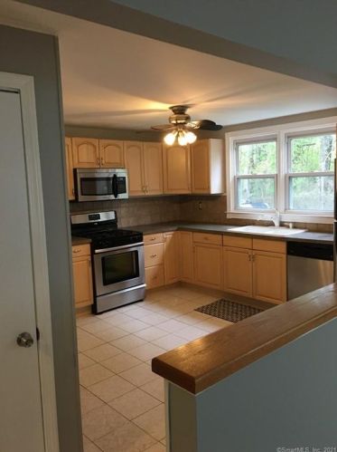 9 Triangle St, Norwalk CT  06855-1603 exterior