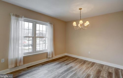 17 Valleybrook Dr, Lancaster PA  17601-4619 exterior