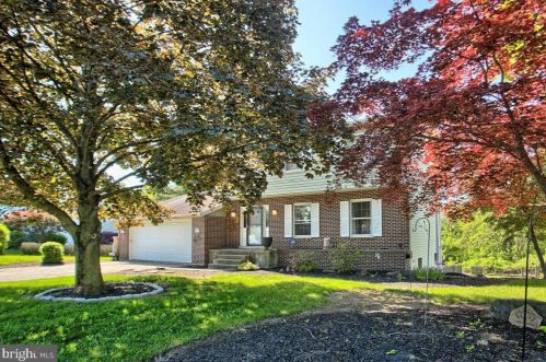5885 Laurel St, Harrisburg, PA 17112-1628