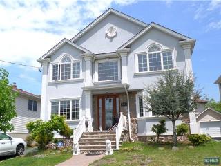 374 Washington Ave, Rutherford, NJ 07070-1042