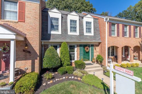 9820 Burke Pond Ln, Springfield, VA 22015-2958