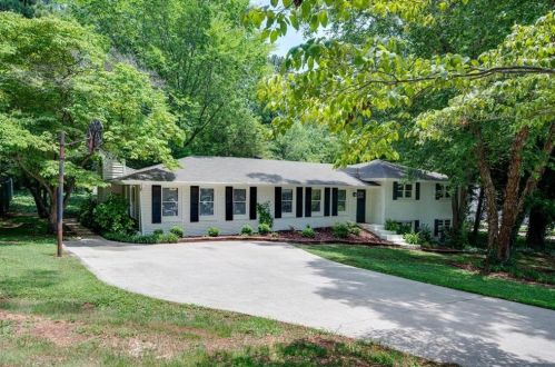 259 Janis Dr, Marietta, GA 30066-5122