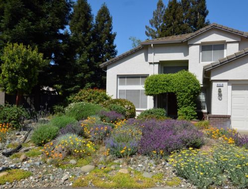 8958 Hollybrook Ct, Elk Grove, CA 95624-3014