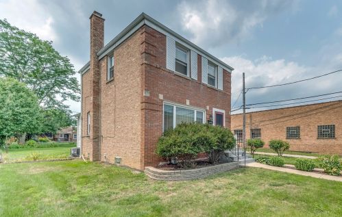 4110 Vernon Ave, Brookfield, IL 60513-2015