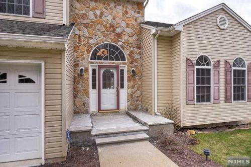 34 Struble Ln, Dover, NJ 07801-1915