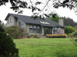 850 Vista Dr, Mckinleyville, CA 95519-7811