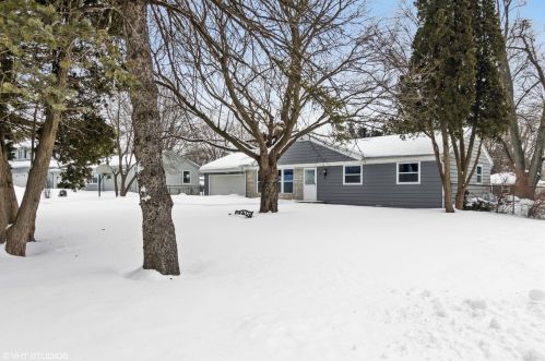 1 Woodview Ln, Barrington Hills, IL 60102