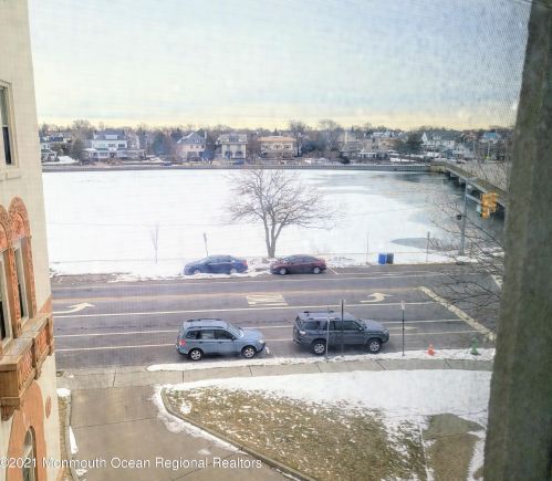 400 Deal Lake Dr, Tinton Falls NJ 07712-5174 exterior