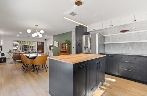 5101 Creekline Dr, Austin TX  78745-2227 exterior