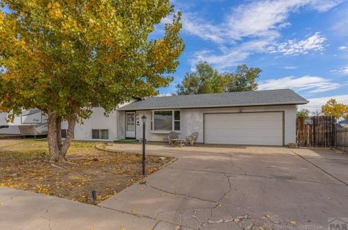 12 Meadowbrook Dr, Pueblo, CO 81001-2047
