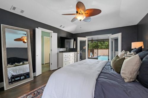 7305 Crofton Dr, Dallas TX  75231-4807 exterior