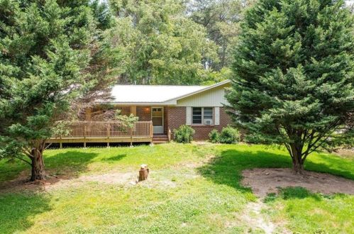 104 5th St, Rockmart, GA 30153-2137