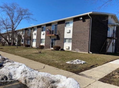 8848 Kenneth Dr, Des Plaines IL  60016-4185 exterior