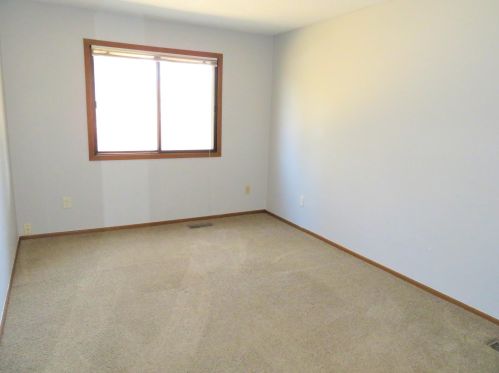 5978 Fernwood St, Saint Paul MN  55126-8462 exterior