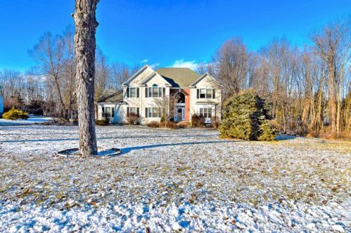 4 Stone Bridge Dr, Andover, NJ 07821-2325