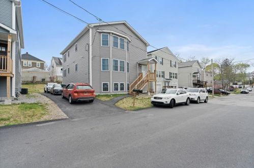 32 Alaska St, Providence, RI 02904-1209