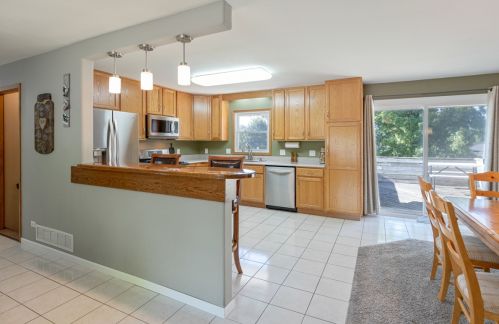 214 Highland Ave, Pingree Grove IL  60140-9456 exterior