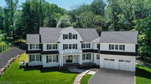 153 Wild Hedge Ln, Mountainside, NJ 07092-2520