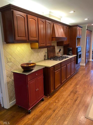 6845 Heathfield Dr, Atlanta GA  30328-2035 exterior