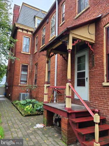 913 King St, Lancaster PA  17602-3223 exterior