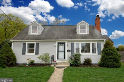41 Holt Cir, Trenton, NJ 08619-1605
