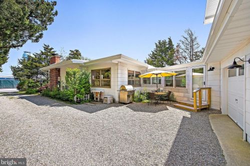 14 11th St, Barnegat Light, NJ 08006-1444