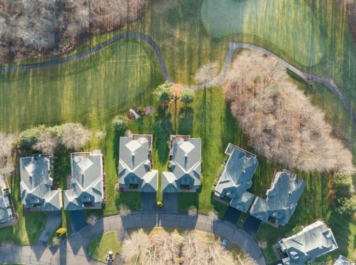 11 Mulligan Dr, Wallingford CT  06492-5456 exterior
