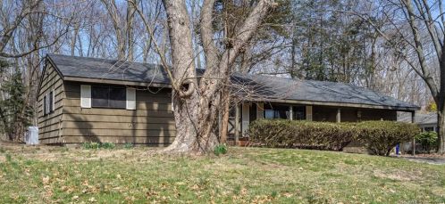 43 Mohawk Dr, Norwalk, CT 06851-1826