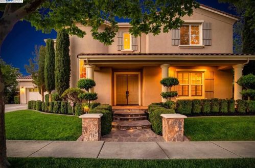 1153 Laguna Creek Ln, Pleasanton, CA 94566-3484
