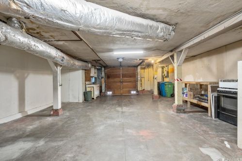 1306 Gilman Ave, San Francisco CA 94124-3243 exterior