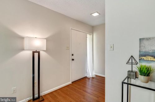2246 Coppersmith Sq, Herndon, VA 20191-2321
