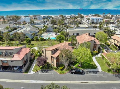 16869 Bluewater Ln, Huntington Beach CA  92649-2925 exterior