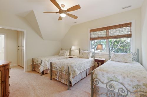 5 Beachwood, Isle Of Palms SC  29451-2815 exterior