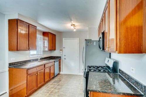 1711 Estes Ave, Chicago, IL 60626-2430