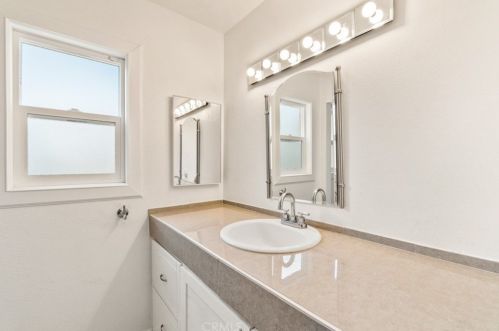 370 Yorkshire Cir, Anaheim CA 92808-1313 exterior