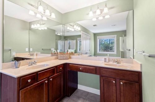 2077 Hatteras Way, Atlanta GA  30318-1085 exterior